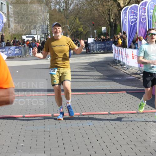 12.04.2026 - 45. Internationalen Wilhelmsburger Insellauf Strokosch-Dieckow http://msf.ph/oto/9453067 12.04.2026 10:38:13 Ziel 2657, 4833, 5706 meine-sportfotos.de