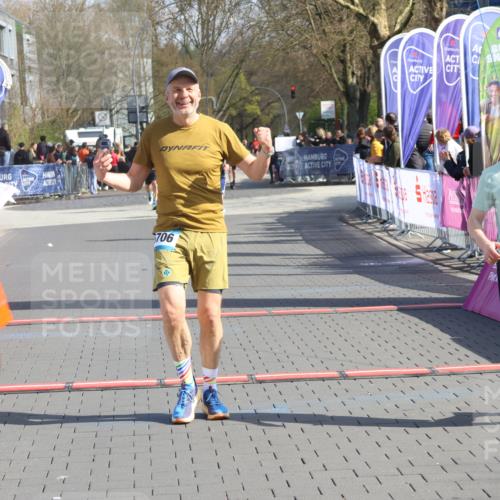 12.04.2026 - 45. Internationalen Wilhelmsburger Insellauf Strokosch-Dieckow http://msf.ph/oto/9453089 12.04.2026 10:38:13 Ziel 2657, 4833, 5706 meine-sportfotos.de