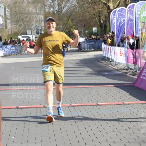12.04.2026 - 45. Internationalen Wilhelmsburger Insellauf Strokosch-Dieckow http://msf.ph/oto/9453097 12.04.2026 10:38:13 Ziel 2657, 4833, 5706 meine-sportfotos.de