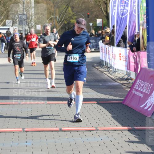 12.04.2026 - 45. Internationalen Wilhelmsburger Insellauf Strokosch-Dieckow http://msf.ph/oto/9453100 12.04.2026 10:38:18 Ziel 2105, 4013, 3386 meine-sportfotos.de