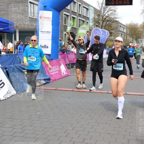 12.04.2026 - 45. Internationalen Wilhelmsburger Insellauf Strokosch-Dieckow http://msf.ph/oto/9453137 12.04.2026 13:07:45 Ziel 5202, 4094, 3672, 5497, 5499, 5461, 3242, 5078 meine-sportfotos.de