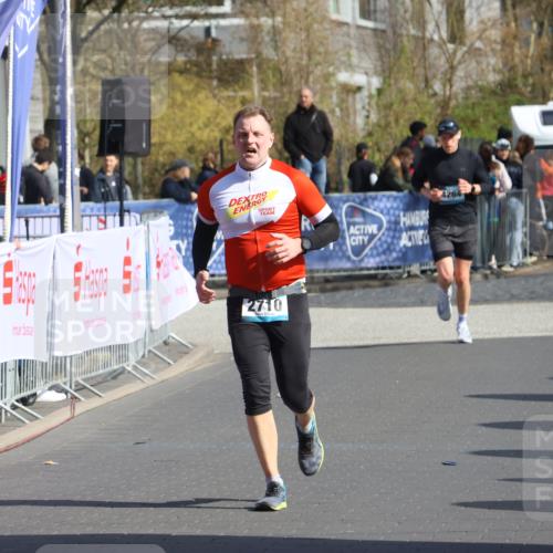 12.04.2026 - 45. Internationalen Wilhelmsburger Insellauf Strokosch-Dieckow http://msf.ph/oto/9453228 12.04.2026 10:38:53 Ziel 4063, 3214, 2710 meine-sportfotos.de