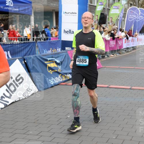 12.04.2026 - 45. Internationalen Wilhelmsburger Insellauf Strokosch-Dieckow http://msf.ph/oto/9453269 12.04.2026 13:07:27 Ziel 5510, 4885, 4514 meine-sportfotos.de