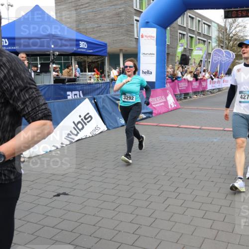 12.04.2026 - 45. Internationalen Wilhelmsburger Insellauf Strokosch-Dieckow http://msf.ph/oto/9453290 12.04.2026 13:07:23 Ziel 3292, 5510, 4885 meine-sportfotos.de
