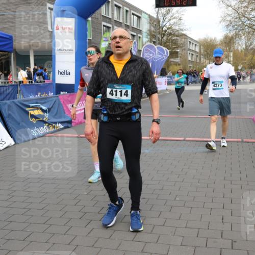 12.04.2026 - 45. Internationalen Wilhelmsburger Insellauf Strokosch-Dieckow http://msf.ph/oto/9453299 12.04.2026 13:07:21 Ziel 4729, 4273, 3292, 5510, 4885 meine-sportfotos.de