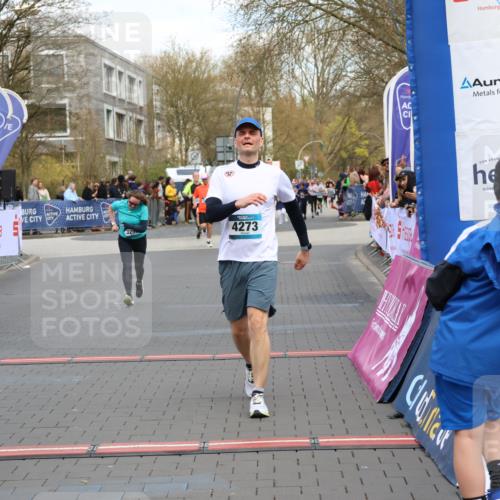 12.04.2026 - 45. Internationalen Wilhelmsburger Insellauf Strokosch-Dieckow http://msf.ph/oto/9453312 12.04.2026 13:07:19 Ziel 4729, 4273, 3292 meine-sportfotos.de