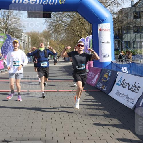 12.04.2026 - 45. Internationalen Wilhelmsburger Insellauf Strokosch-Dieckow http://msf.ph/oto/9453401 12.04.2026 10:39:48 Ziel 2878, 3110, 4040, 4325, 4871, 4393, 4976 meine-sportfotos.de