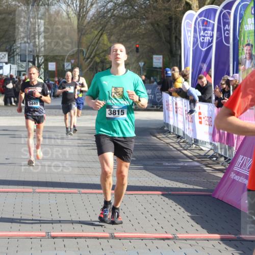 12.04.2026 - 45. Internationalen Wilhelmsburger Insellauf Strokosch-Dieckow http://msf.ph/oto/9453444 12.04.2026 10:27:42 Ziel 5685, 4528, 3815, 5440 meine-sportfotos.de