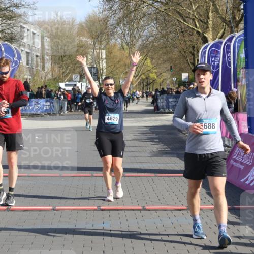 12.04.2026 - 45. Internationalen Wilhelmsburger Insellauf Strokosch-Dieckow http://msf.ph/oto/9453540 12.04.2026 10:40:15 Ziel 3442, 5688, 3834, 4629 meine-sportfotos.de