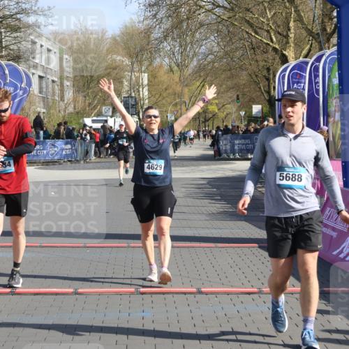 12.04.2026 - 45. Internationalen Wilhelmsburger Insellauf Strokosch-Dieckow http://msf.ph/oto/9453550 12.04.2026 10:40:15 Ziel 3442, 5688, 3834, 4629 meine-sportfotos.de