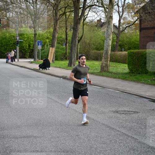 12.04.2026 - 45. Internationalen Wilhelmsburger Insellauf J. Mangold http://msf.ph/oto/9453666 12.04.2026 10:13:13 Ziel 5240, 5514, 2119, 3979 meine-sportfotos.de