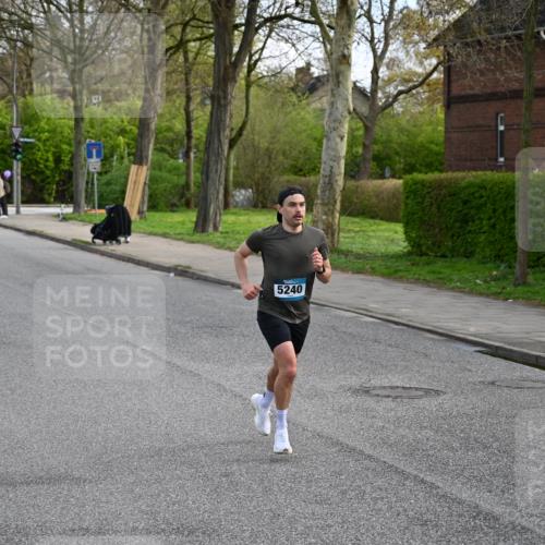 12.04.2026 - 45. Internationalen Wilhelmsburger Insellauf J. Mangold http://msf.ph/oto/9453673 12.04.2026 10:13:14 Ziel 5240, 5514, 5514, 2119, 3979 meine-sportfotos.de