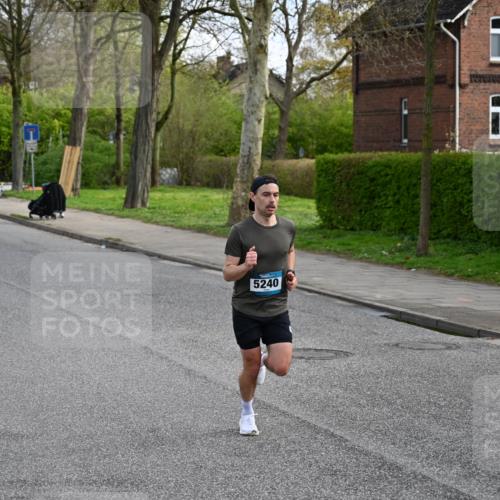 12.04.2026 - 45. Internationalen Wilhelmsburger Insellauf J. Mangold http://msf.ph/oto/9453681 12.04.2026 10:13:14 Ziel 5240, 5514, 5514, 2119, 3979 meine-sportfotos.de