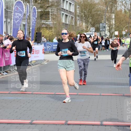 12.04.2026 - 45. Internationalen Wilhelmsburger Insellauf Strokosch-Dieckow http://msf.ph/oto/9453710 12.04.2026 13:06:01 Ziel 5414, 4126, 3782, 3164, 4452, 4775 meine-sportfotos.de