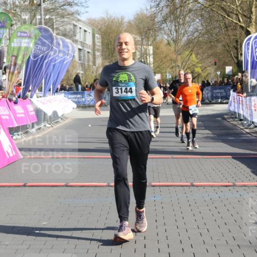 12.04.2026 - 45. Internationalen Wilhelmsburger Insellauf Strokosch-Dieckow http://msf.ph/oto/9453731 12.04.2026 10:40:47 Ziel 3144, 5606, 3702, 4907, 2525 meine-sportfotos.de