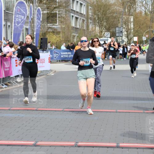 12.04.2026 - 45. Internationalen Wilhelmsburger Insellauf Strokosch-Dieckow http://msf.ph/oto/9453733 12.04.2026 13:06:01 Ziel 5414, 4126, 3782, 3164, 4452, 4775 meine-sportfotos.de