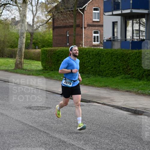 12.04.2026 - 45. Internationalen Wilhelmsburger Insellauf J. Mangold http://msf.ph/oto/9453750 12.04.2026 10:13:51 Ziel 2119, 3979 meine-sportfotos.de