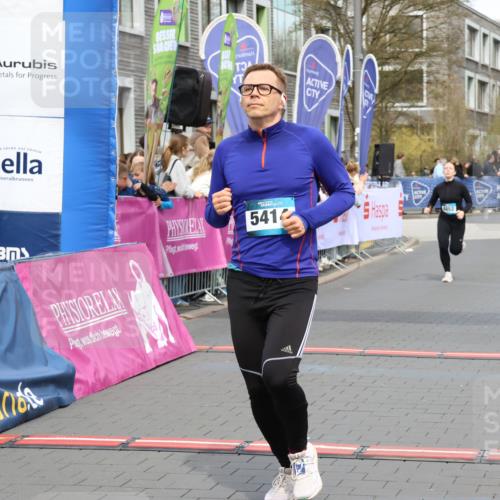 12.04.2026 - 45. Internationalen Wilhelmsburger Insellauf Strokosch-Dieckow http://msf.ph/oto/9453757 12.04.2026 13:05:58 Ziel 5597, 5249, 5263, 5414, 4126, 3782, 3164, 4452 meine-sportfotos.de