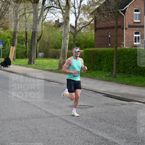 12.04.2026 - 45. Internationalen Wilhelmsburger Insellauf J. Mangold http://msf.ph/oto/9453770 12.04.2026 10:13:53 Ziel 2119, 3979 meine-sportfotos.de