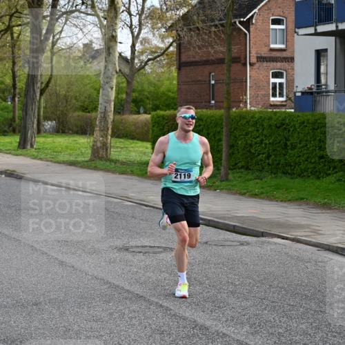 12.04.2026 - 45. Internationalen Wilhelmsburger Insellauf J. Mangold http://msf.ph/oto/9453779 12.04.2026 10:13:53 Ziel 2119, 3979 meine-sportfotos.de