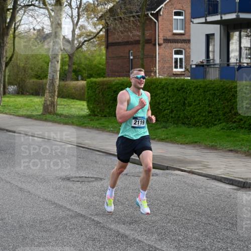 12.04.2026 - 45. Internationalen Wilhelmsburger Insellauf J. Mangold http://msf.ph/oto/9453784 12.04.2026 10:13:53 Ziel 2119, 3979 meine-sportfotos.de