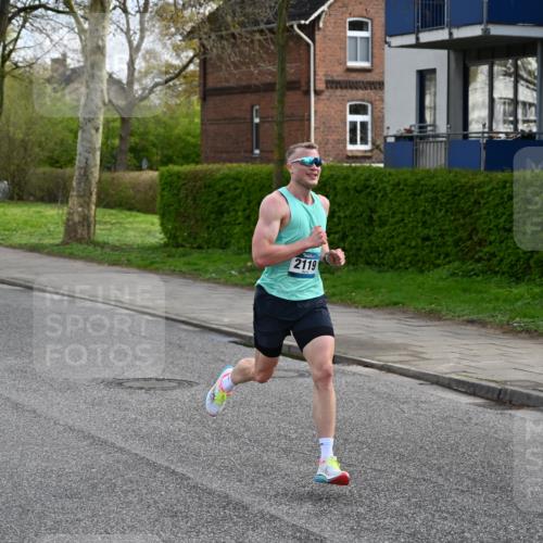 12.04.2026 - 45. Internationalen Wilhelmsburger Insellauf J. Mangold http://msf.ph/oto/9453787 12.04.2026 10:13:53 Ziel 2119, 3979 meine-sportfotos.de