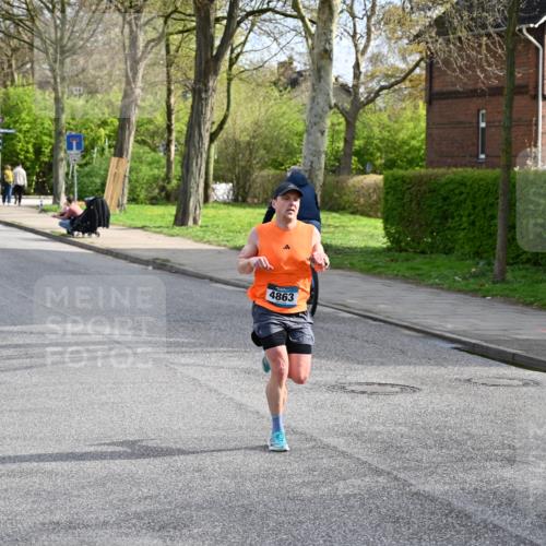 12.04.2026 - 45. Internationalen Wilhelmsburger Insellauf J. Mangold http://msf.ph/oto/9453793 12.04.2026 10:14:43 Ziel 4863, 4002, 2727, 2177 meine-sportfotos.de