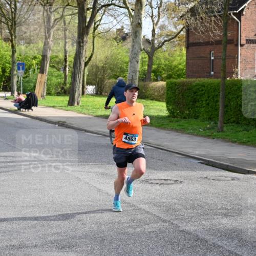 12.04.2026 - 45. Internationalen Wilhelmsburger Insellauf J. Mangold http://msf.ph/oto/9453795 12.04.2026 10:14:43 Ziel 4863, 4002, 2727, 2177 meine-sportfotos.de