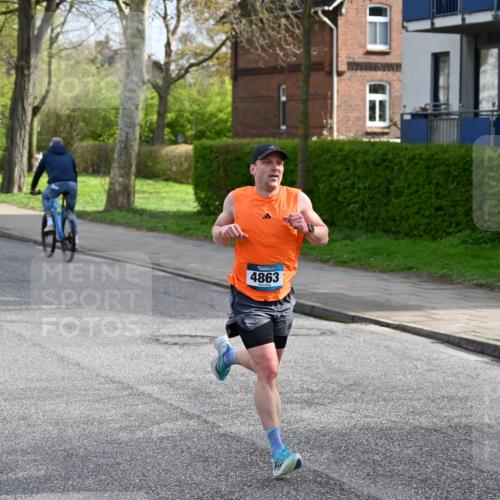 12.04.2026 - 45. Internationalen Wilhelmsburger Insellauf J. Mangold http://msf.ph/oto/9453812 12.04.2026 10:14:43 Ziel 4863, 4002, 2727, 2177 meine-sportfotos.de