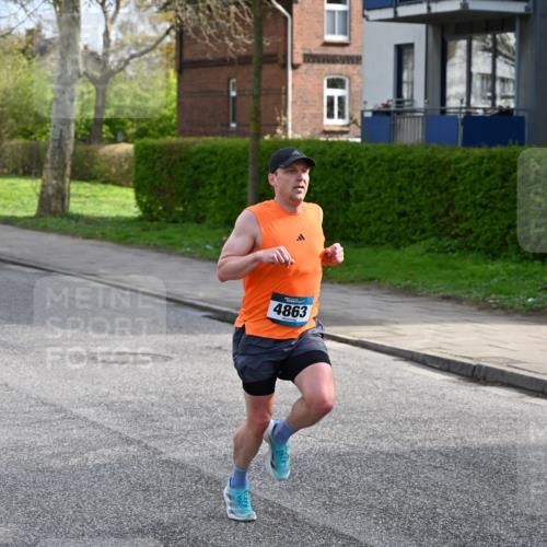 12.04.2026 - 45. Internationalen Wilhelmsburger Insellauf J. Mangold http://msf.ph/oto/9453816 12.04.2026 10:14:44 Ziel 4863, 4002, 2727, 2177 meine-sportfotos.de