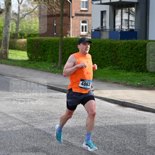 12.04.2026 - 45. Internationalen Wilhelmsburger Insellauf J. Mangold http://msf.ph/oto/9453818 12.04.2026 10:14:44 Ziel 4863, 4002, 2727, 2177 meine-sportfotos.de