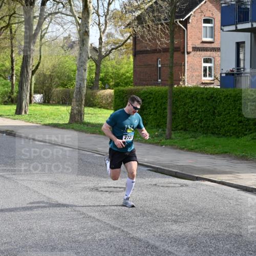 12.04.2026 - 45. Internationalen Wilhelmsburger Insellauf J. Mangold http://msf.ph/oto/9453836 12.04.2026 10:14:53 Ziel 4002, 2727, 2177 meine-sportfotos.de