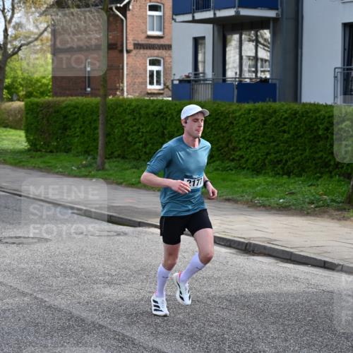 12.04.2026 - 45. Internationalen Wilhelmsburger Insellauf J. Mangold http://msf.ph/oto/9453863 12.04.2026 10:15:18 Ziel 2177, 2281, 5302, 2970 meine-sportfotos.de