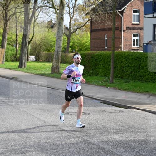 12.04.2026 - 45. Internationalen Wilhelmsburger Insellauf J. Mangold http://msf.ph/oto/9453890 12.04.2026 10:15:38 Ziel 2281, 5302, 2970, 2405, 3685, 3113 meine-sportfotos.de
