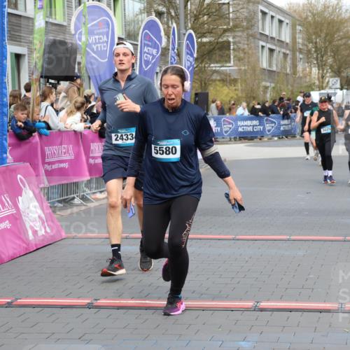 12.04.2026 - 45. Internationalen Wilhelmsburger Insellauf Strokosch-Dieckow http://msf.ph/oto/9453894 12.04.2026 13:05:44 Ziel 3817, 5580, 2433, 5102, 5295, 3025, 3030 meine-sportfotos.de