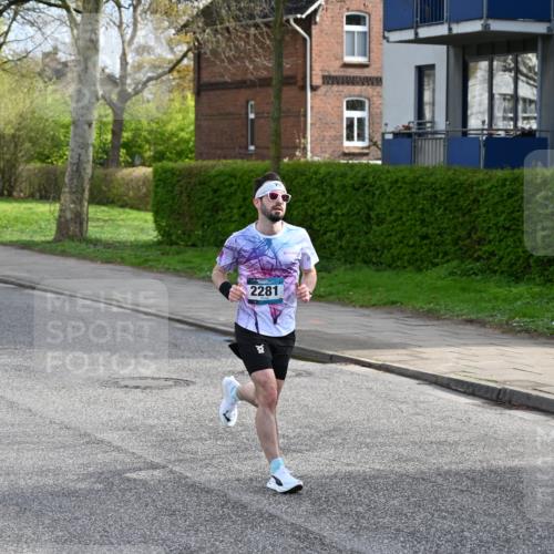 12.04.2026 - 45. Internationalen Wilhelmsburger Insellauf J. Mangold http://msf.ph/oto/9453903 12.04.2026 10:15:38 Ziel 2281, 5302, 2970, 2405, 3685, 3113 meine-sportfotos.de