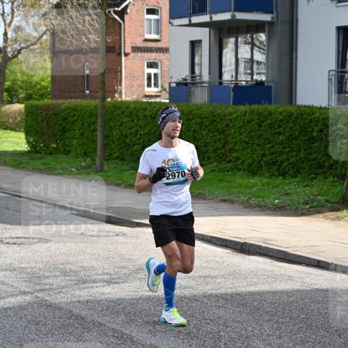 12.04.2026 - 45. Internationalen Wilhelmsburger Insellauf J. Mangold http://msf.ph/oto/9453920 12.04.2026 10:15:52 Ziel 2970, 2405, 3685, 3113, 2487 meine-sportfotos.de