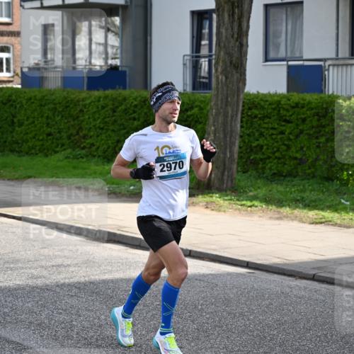 12.04.2026 - 45. Internationalen Wilhelmsburger Insellauf J. Mangold http://msf.ph/oto/9453926 12.04.2026 10:15:53 Ziel 2970, 2405, 3685, 3113, 2487 meine-sportfotos.de