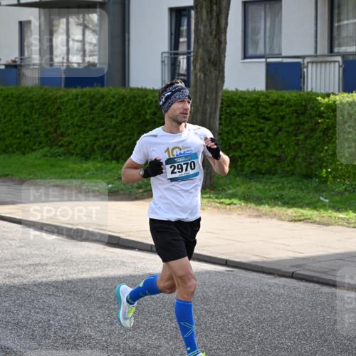 12.04.2026 - 45. Internationalen Wilhelmsburger Insellauf J. Mangold http://msf.ph/oto/9453927 12.04.2026 10:15:53 Ziel 2970, 2405, 3685, 3113, 2487 meine-sportfotos.de