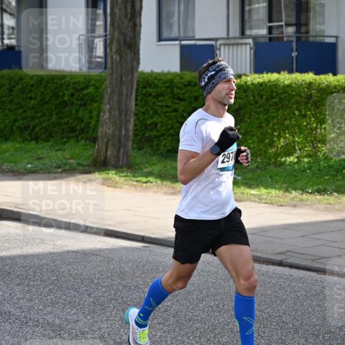 12.04.2026 - 45. Internationalen Wilhelmsburger Insellauf J. Mangold http://msf.ph/oto/9453936 12.04.2026 10:15:53 Ziel 2970, 2405, 3685, 3113, 2487 meine-sportfotos.de