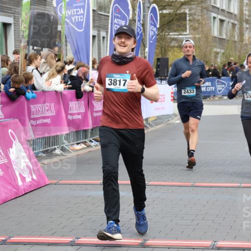 12.04.2026 - 45. Internationalen Wilhelmsburger Insellauf Strokosch-Dieckow http://msf.ph/oto/9453937 12.04.2026 13:05:43 Ziel 3817, 5580, 2433, 5102, 5295 meine-sportfotos.de