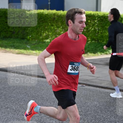 12.04.2026 - 45. Internationalen Wilhelmsburger Insellauf J. Mangold http://msf.ph/oto/9453974 12.04.2026 10:16:08 Ziel 2405, 3685, 3113, 2487, 5676 meine-sportfotos.de