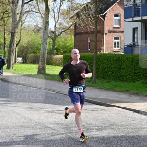 12.04.2026 - 45. Internationalen Wilhelmsburger Insellauf J. Mangold http://msf.ph/oto/9453985 12.04.2026 10:16:15 Ziel 3113, 2487, 5676 meine-sportfotos.de