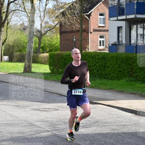 12.04.2026 - 45. Internationalen Wilhelmsburger Insellauf J. Mangold http://msf.ph/oto/9453991 12.04.2026 10:16:15 Ziel 3113, 2487, 5676 meine-sportfotos.de