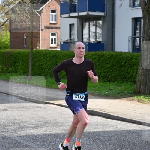 12.04.2026 - 45. Internationalen Wilhelmsburger Insellauf J. Mangold http://msf.ph/oto/9454002 12.04.2026 10:16:16 Ziel 3113, 2487, 5676 meine-sportfotos.de