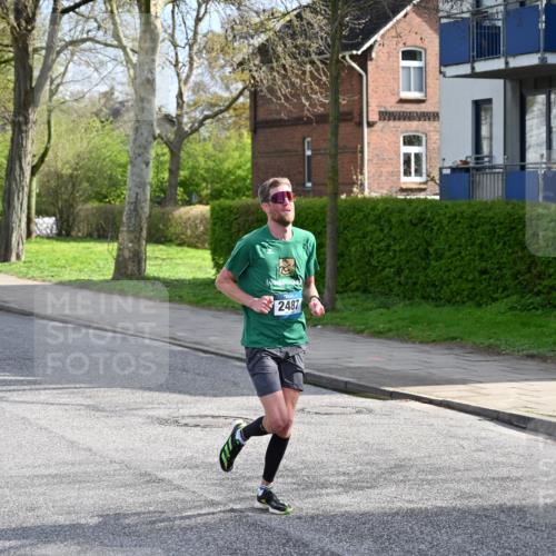 12.04.2026 - 45. Internationalen Wilhelmsburger Insellauf J. Mangold http://msf.ph/oto/9454008 12.04.2026 10:16:26 Ziel 2487, 5676, 3372 meine-sportfotos.de