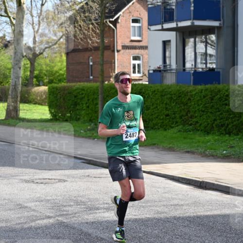 12.04.2026 - 45. Internationalen Wilhelmsburger Insellauf J. Mangold http://msf.ph/oto/9454018 12.04.2026 10:16:26 Ziel 2487, 5676, 3372 meine-sportfotos.de