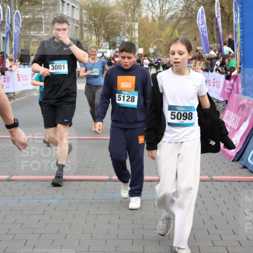 12.04.2026 - 45. Internationalen Wilhelmsburger Insellauf Strokosch-Dieckow http://msf.ph/oto/9454019 12.04.2026 13:05:33 Ziel 5128, 5098, 5235, 5234, 5504, 2139, 3001, 2443, 5862, 5110, 4892, 5752 meine-sportfotos.de