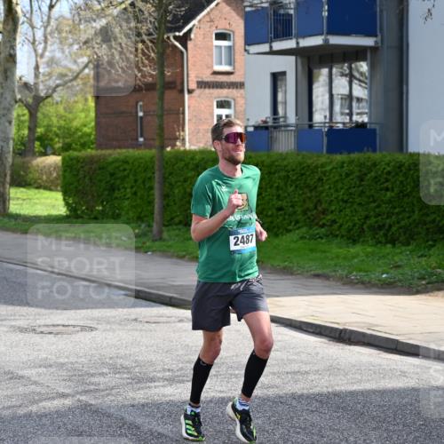 12.04.2026 - 45. Internationalen Wilhelmsburger Insellauf J. Mangold http://msf.ph/oto/9454022 12.04.2026 10:16:26 Ziel 2487, 5676, 3372 meine-sportfotos.de