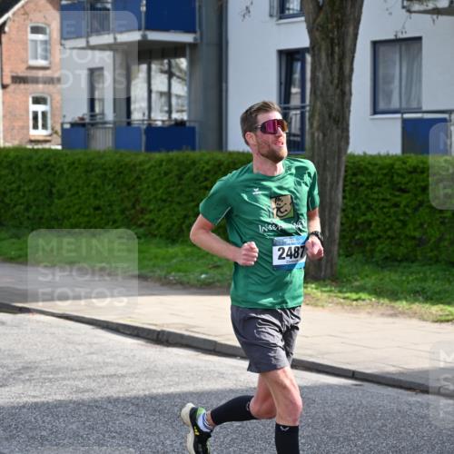 12.04.2026 - 45. Internationalen Wilhelmsburger Insellauf J. Mangold http://msf.ph/oto/9454033 12.04.2026 10:16:26 Ziel 2487, 5676, 3372 meine-sportfotos.de